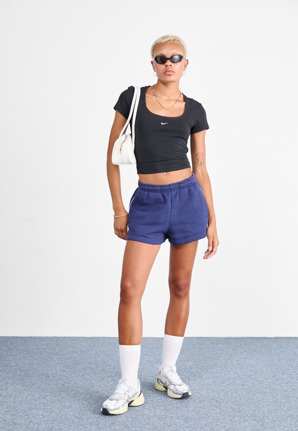 

Базовая футболка Nike, черный