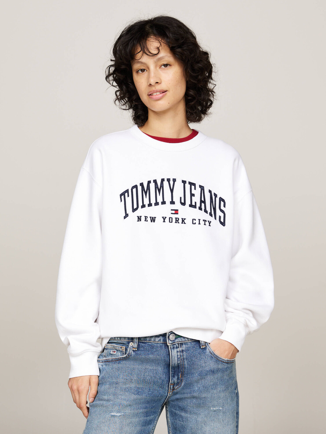 

Толстовка Tommy Jeans VARSITY Loose fit, белый