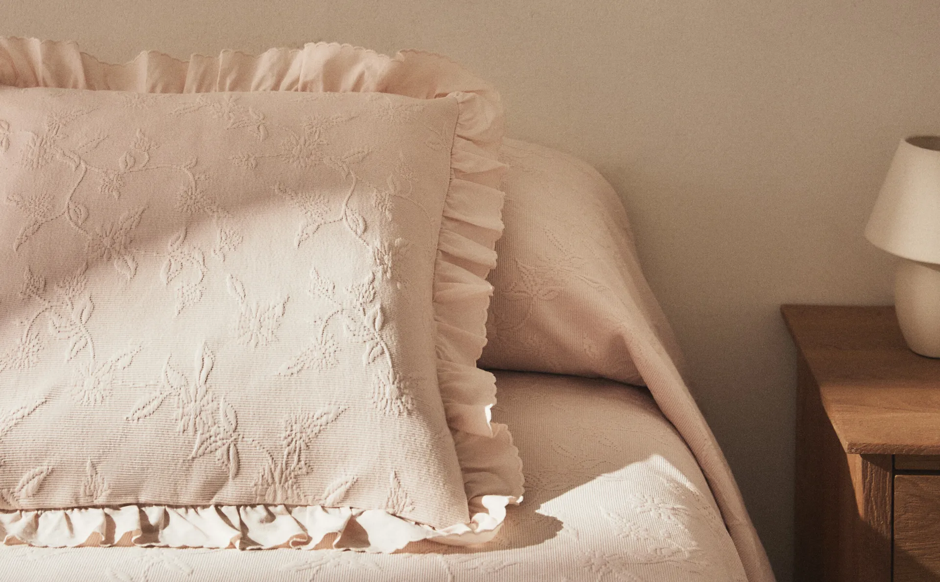 

Жаккардовый чехол на подушку Zara Home, розовый
