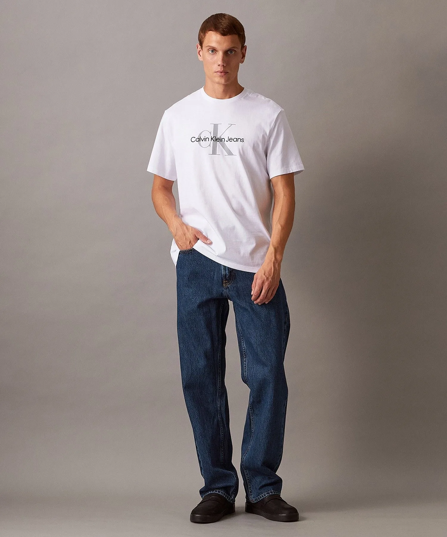 Унисекс футболка с монограммой-логотипом Calvin Klein Jeans 40EM289 белая — фото 4