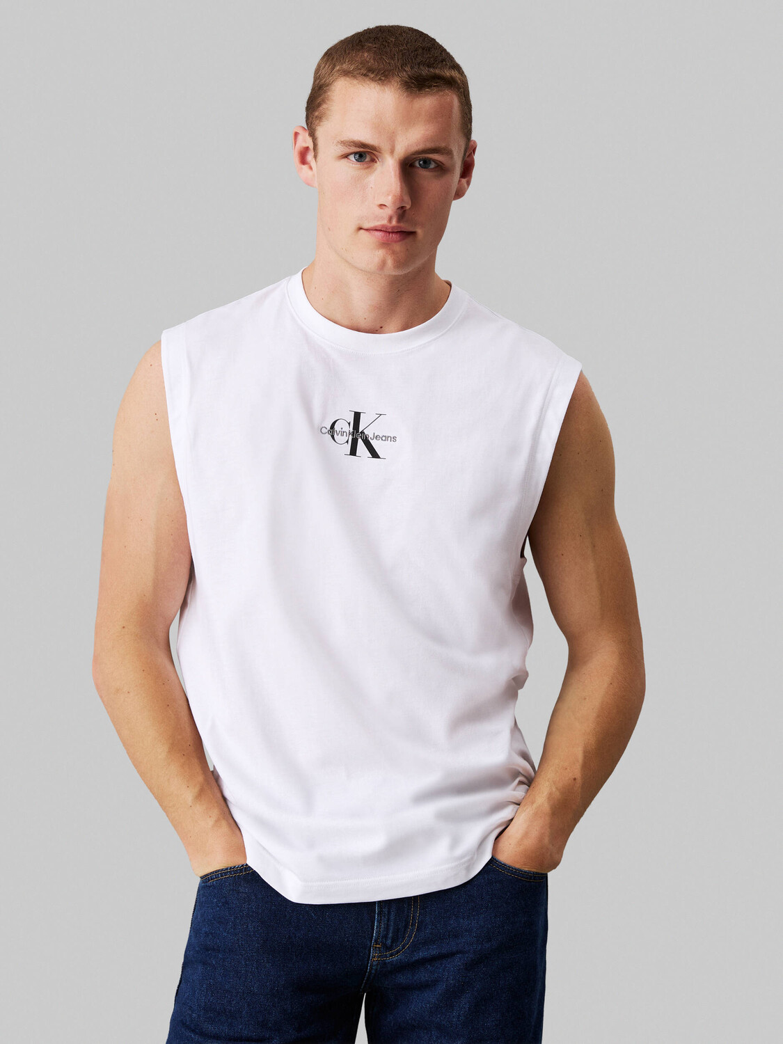 

Футболка CALVIN KLEIN JEANS Regular Fit, белый