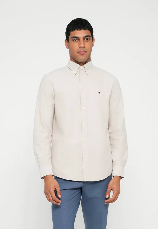 Рубашка-Оксфорд стандартного кроя с воротником на пуговицах. Tommy Hilfiger, Beige