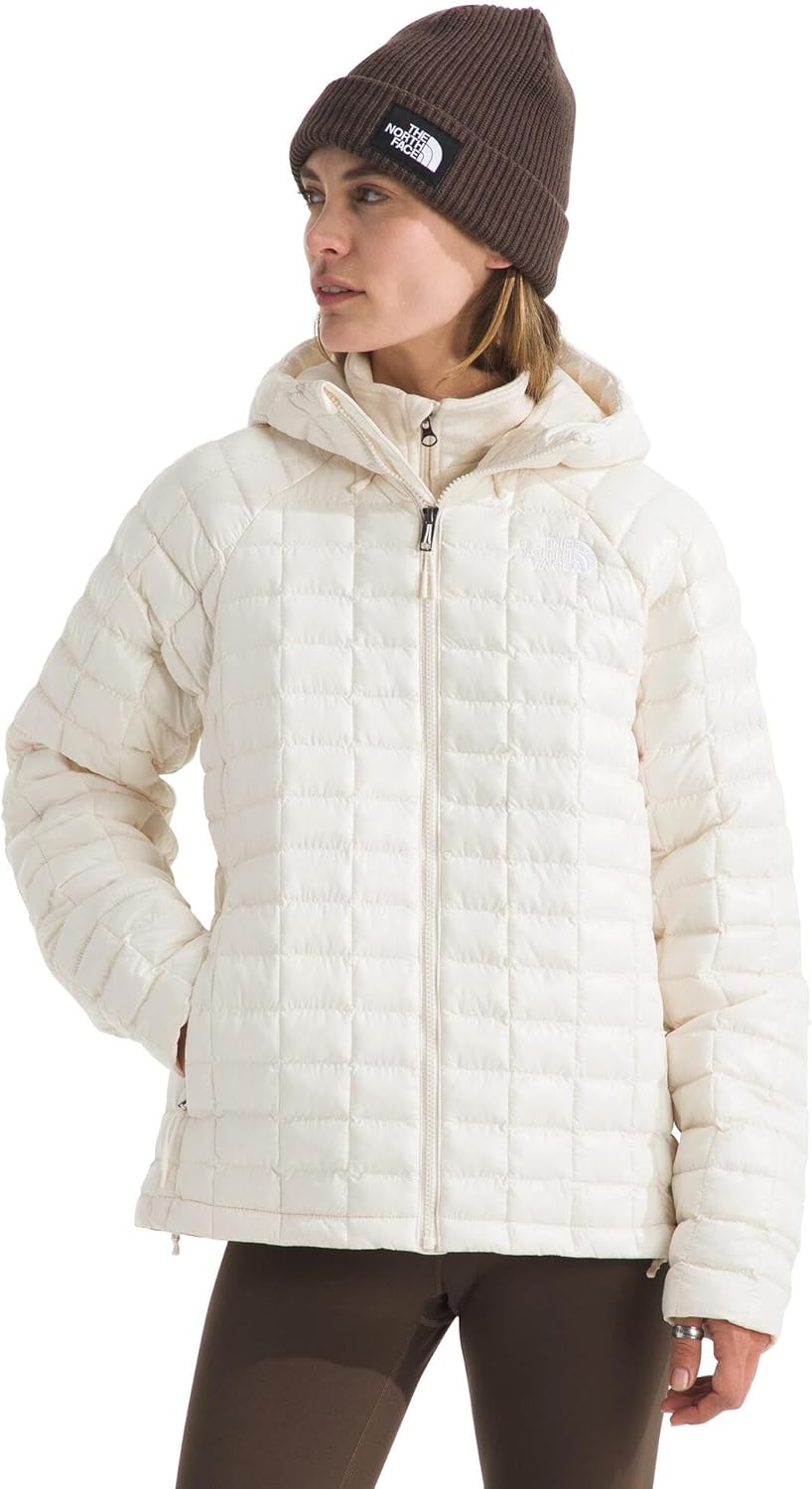 

THE NORTH FACE Женская куртка Thermoball с капюшоном | Высокообъемный утеплитель, защита от ветра и влаги, регулируемый капюшон и карманы на молнии, White Dune