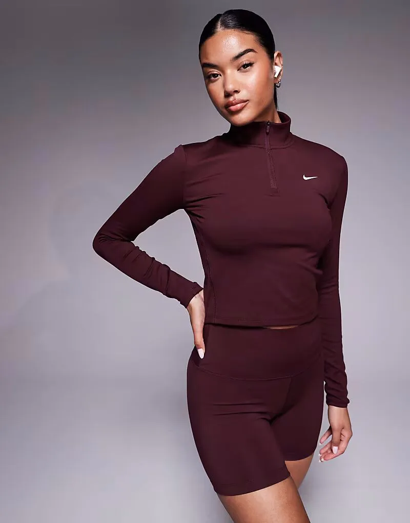 Nike Training Футболка Nike One Training с застежкой-молнией до середины груди и длинными рукавами, бордового цвета