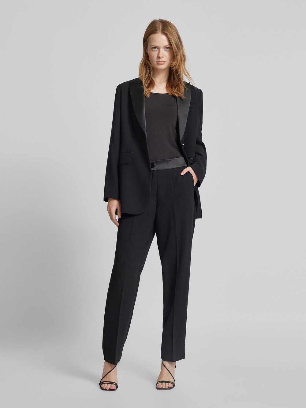 

Брюки прямого кроя со стрелками ARMANI EXCHANGE, черный