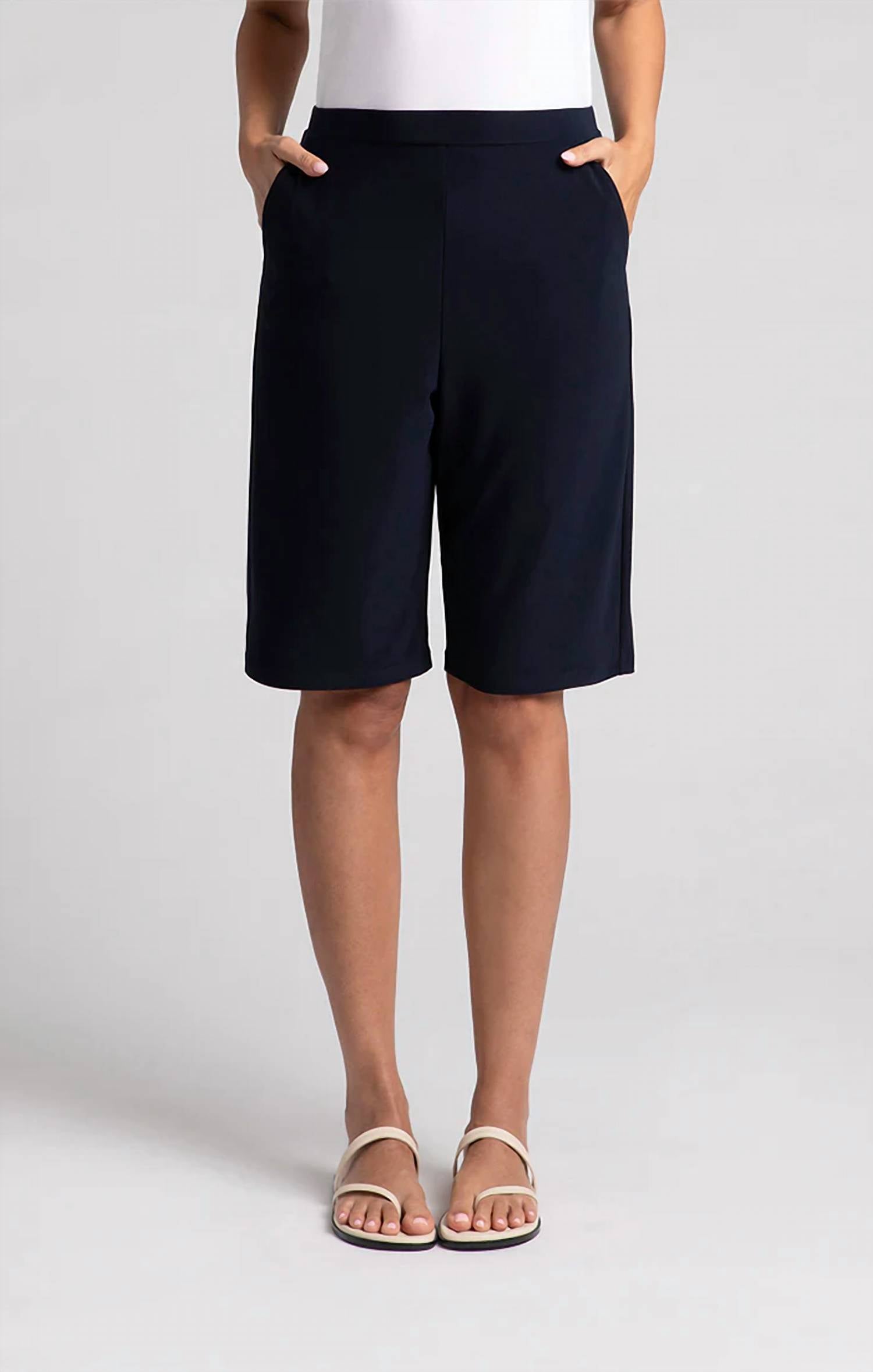 

Nu Прямые шорты в цвете Navy Sympli