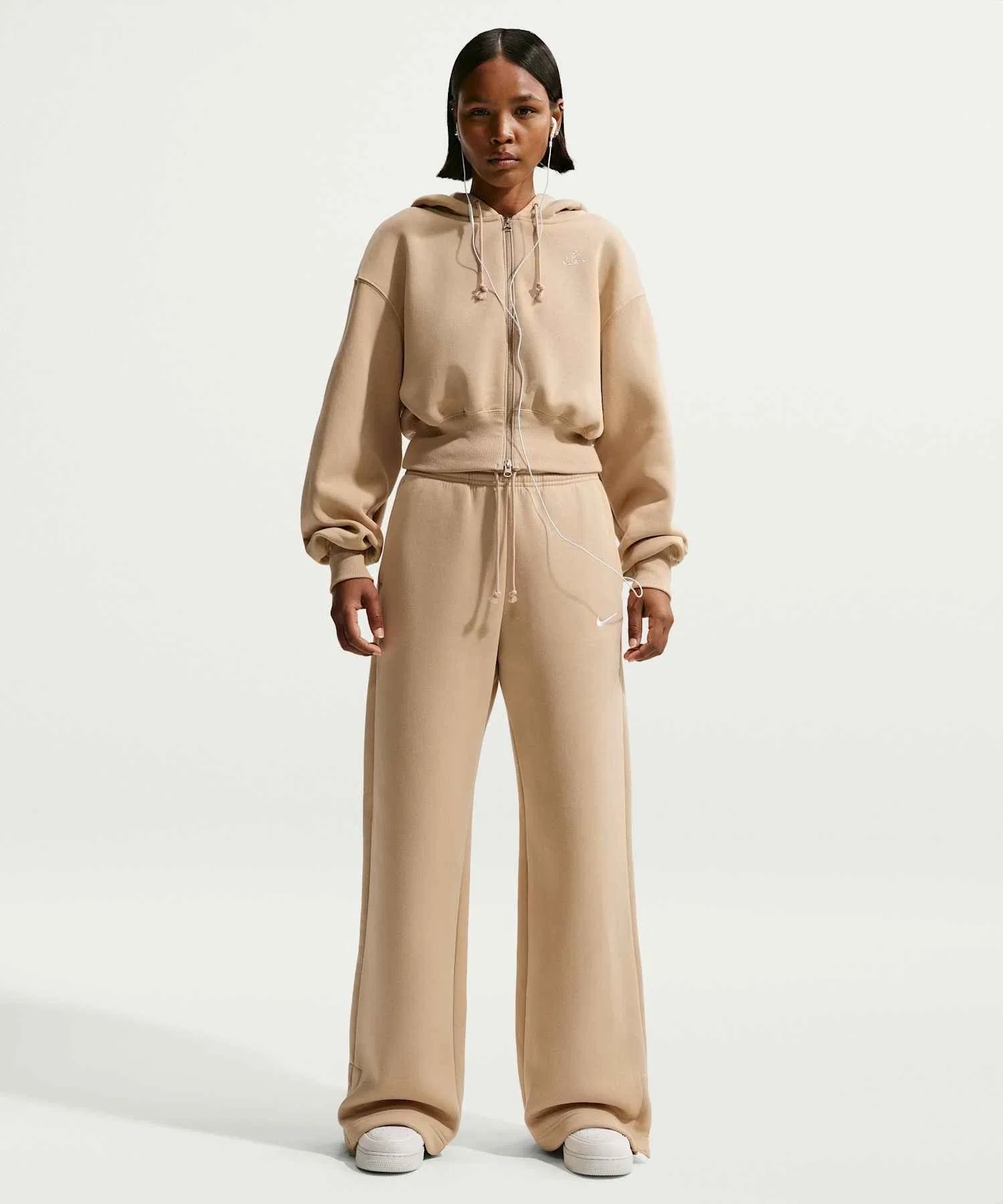 Женская свободная укороченная толстовка на молнии Nike Sportswear Phoenix Fleece IQ1256-248, цвет лен. — фото 4