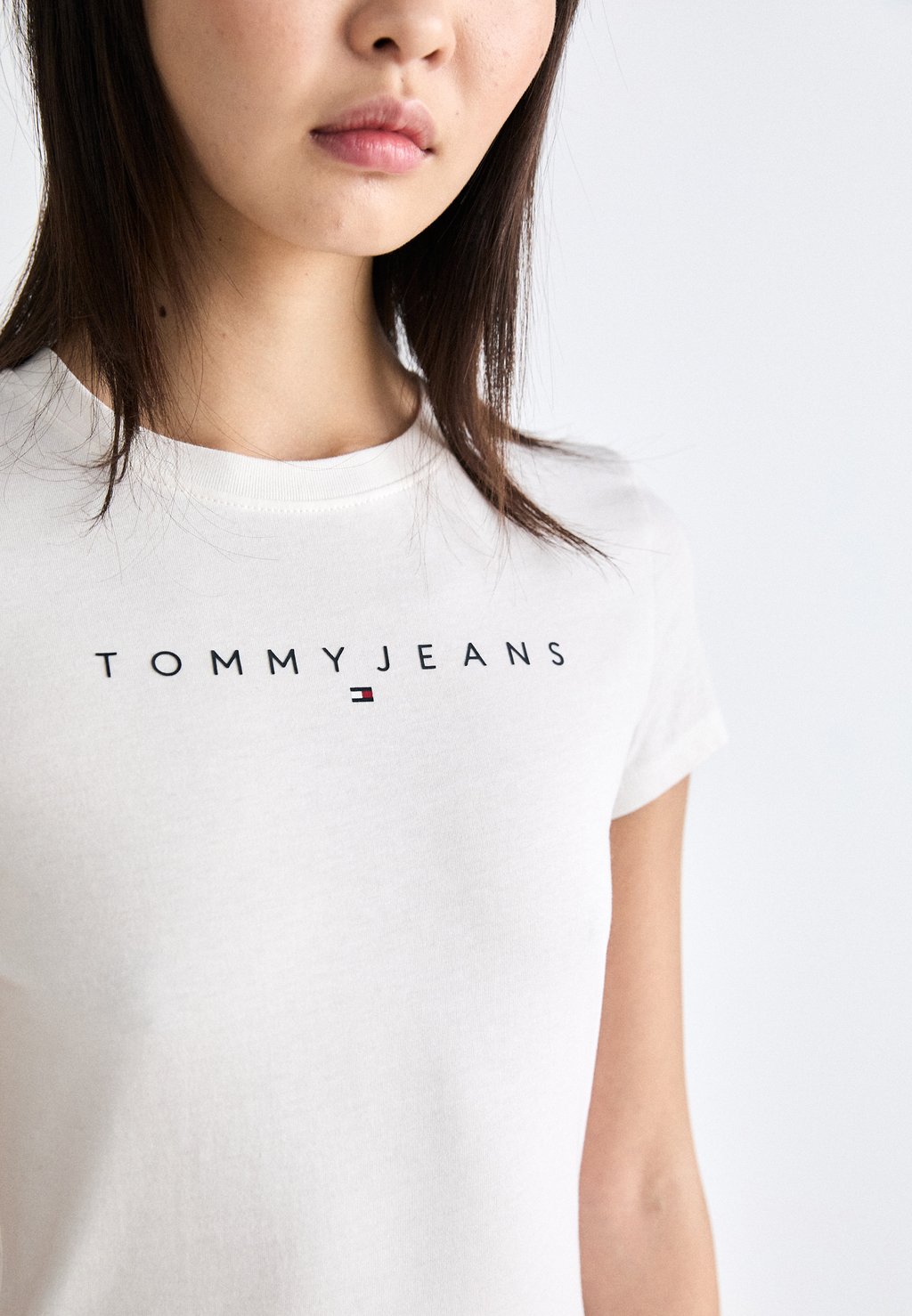 

Футболка с принтом SLIM LINEAR TEE Tommy Jeans, белый