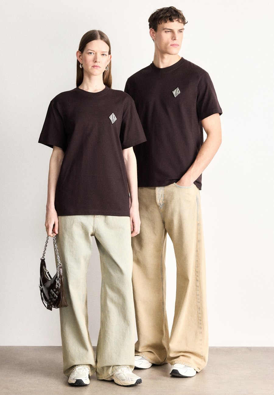 Футболка Lacoste UNISEX Buffle/Brown, Классическая, Коричневая — фото 2