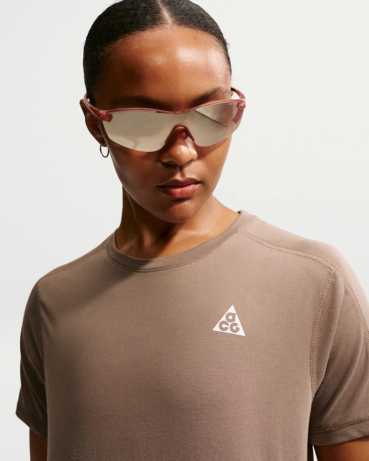 Женский топ для трейлраннинга Nike ACG Dri-FIT с коротким рукавом, Mink Brown/Summit White — фото 3