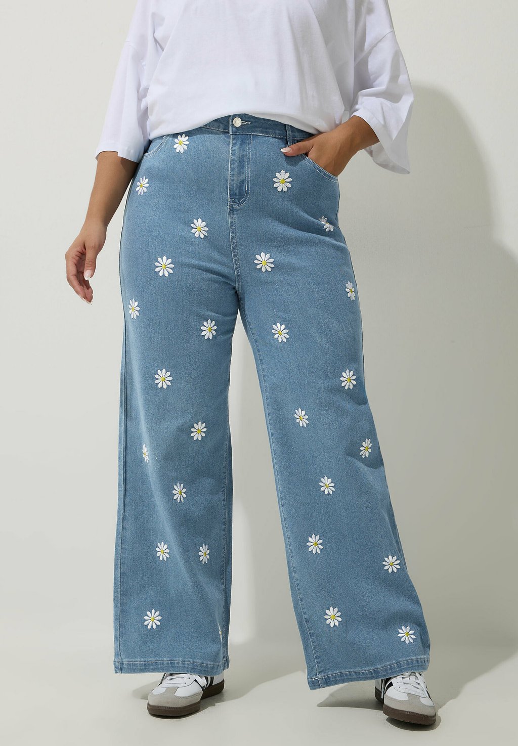 

Джинсы свободного кроя DAISY EMBROIDERED WIDE Yours Clothing, синий