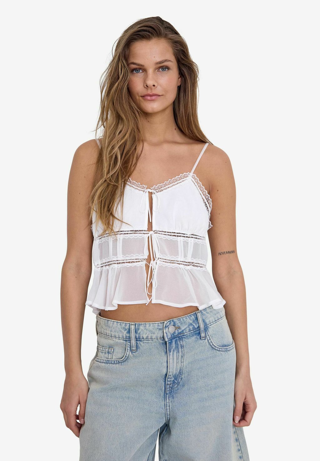 

Топ CAMISOLE TOP MIT SPITZEN UND RÜSCHENDETAILS Noisy May, белый