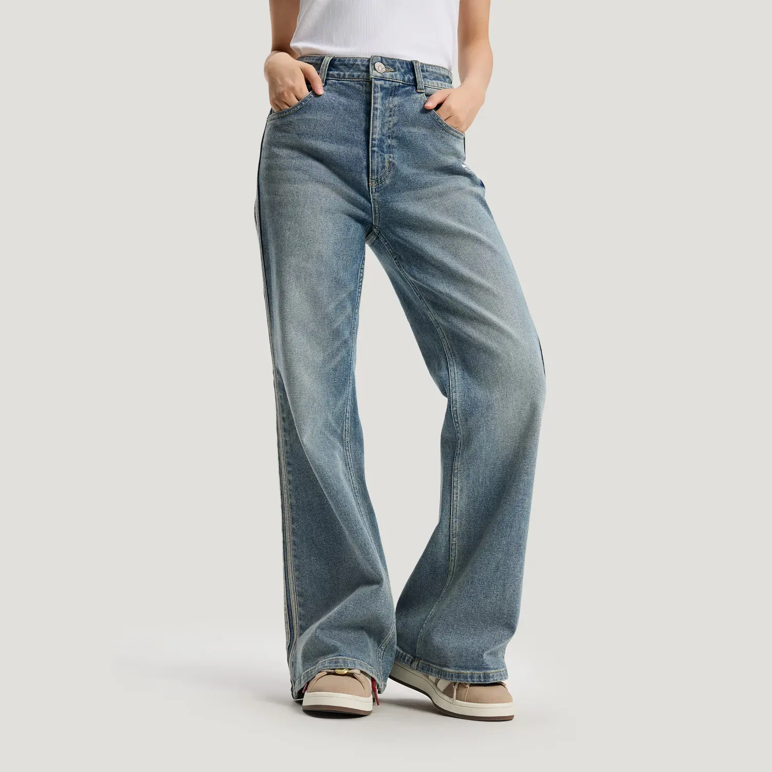 FW25 WASHED FLAIR PANT Джинсы женские Adidas Originals, светло denim синий — фото 4