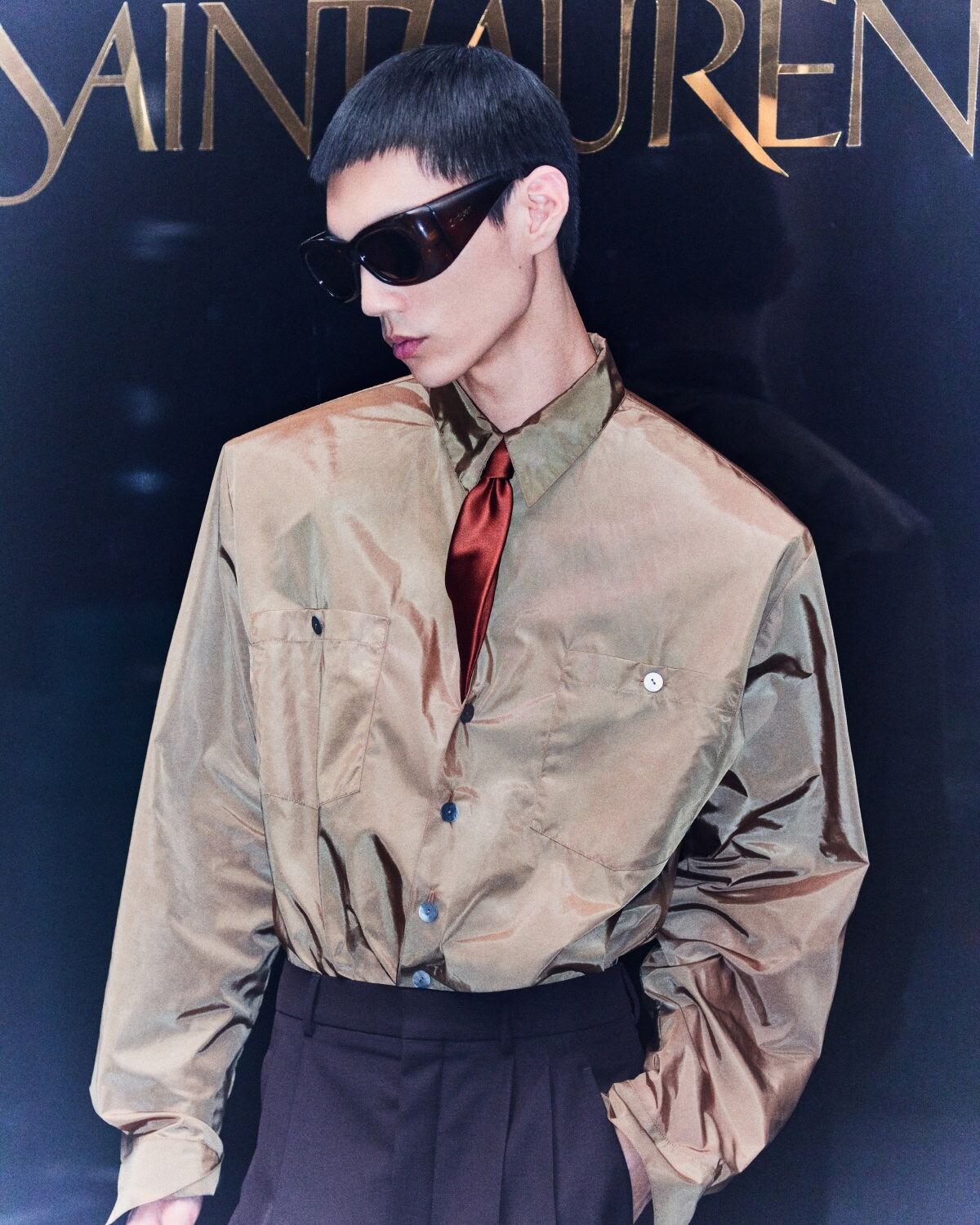 Галстук из шелкового сатина SAINT LAURENT, коричневый — фото 2