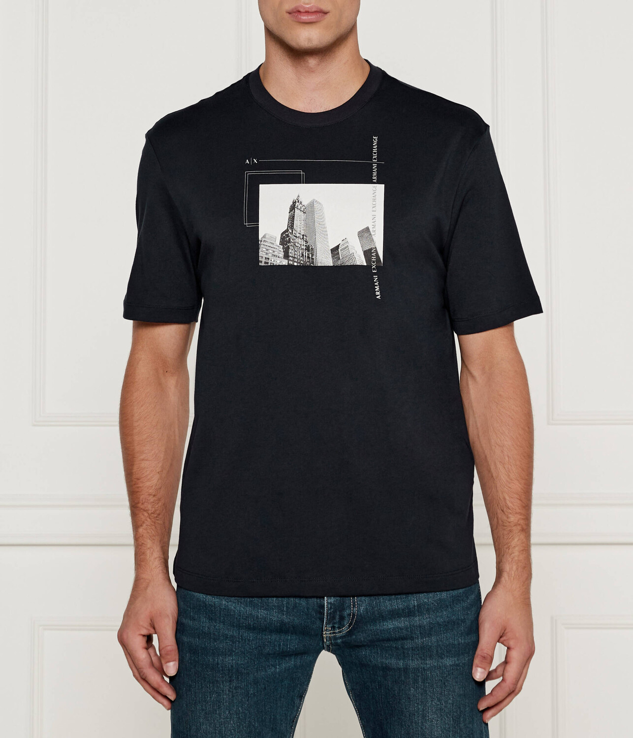 

Футболка Armani Exchange Regular Fit, черный