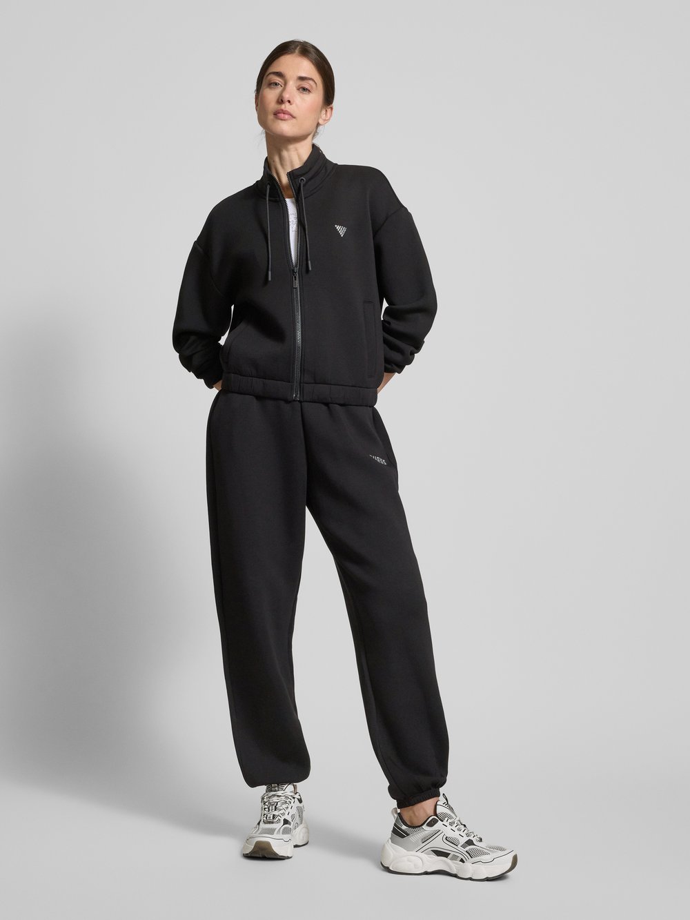 

Спортивные брюки свободного кроя с этикеткой, модель «CECILIA» Guess Activewear, черный