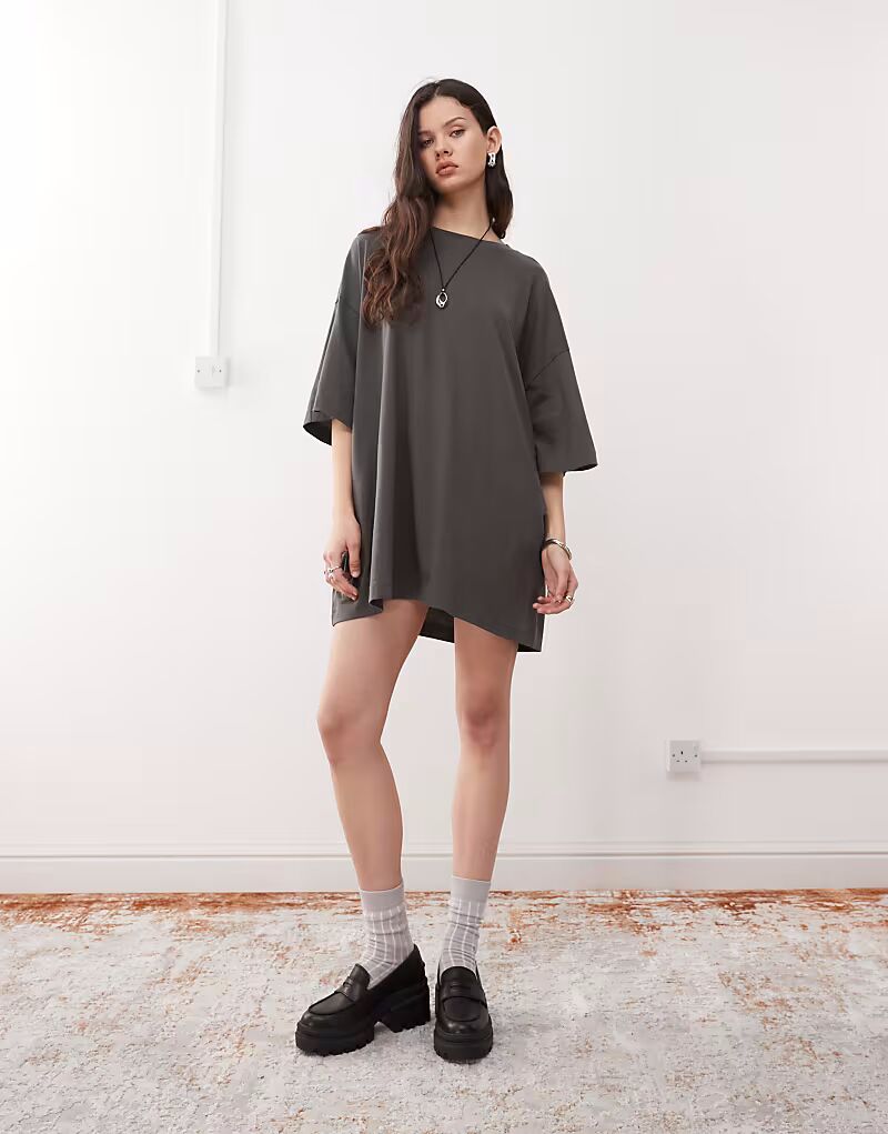 

Платье-футболка Weekday Huge мини-платья цвета «уголь» эксклюзивно для ASOS