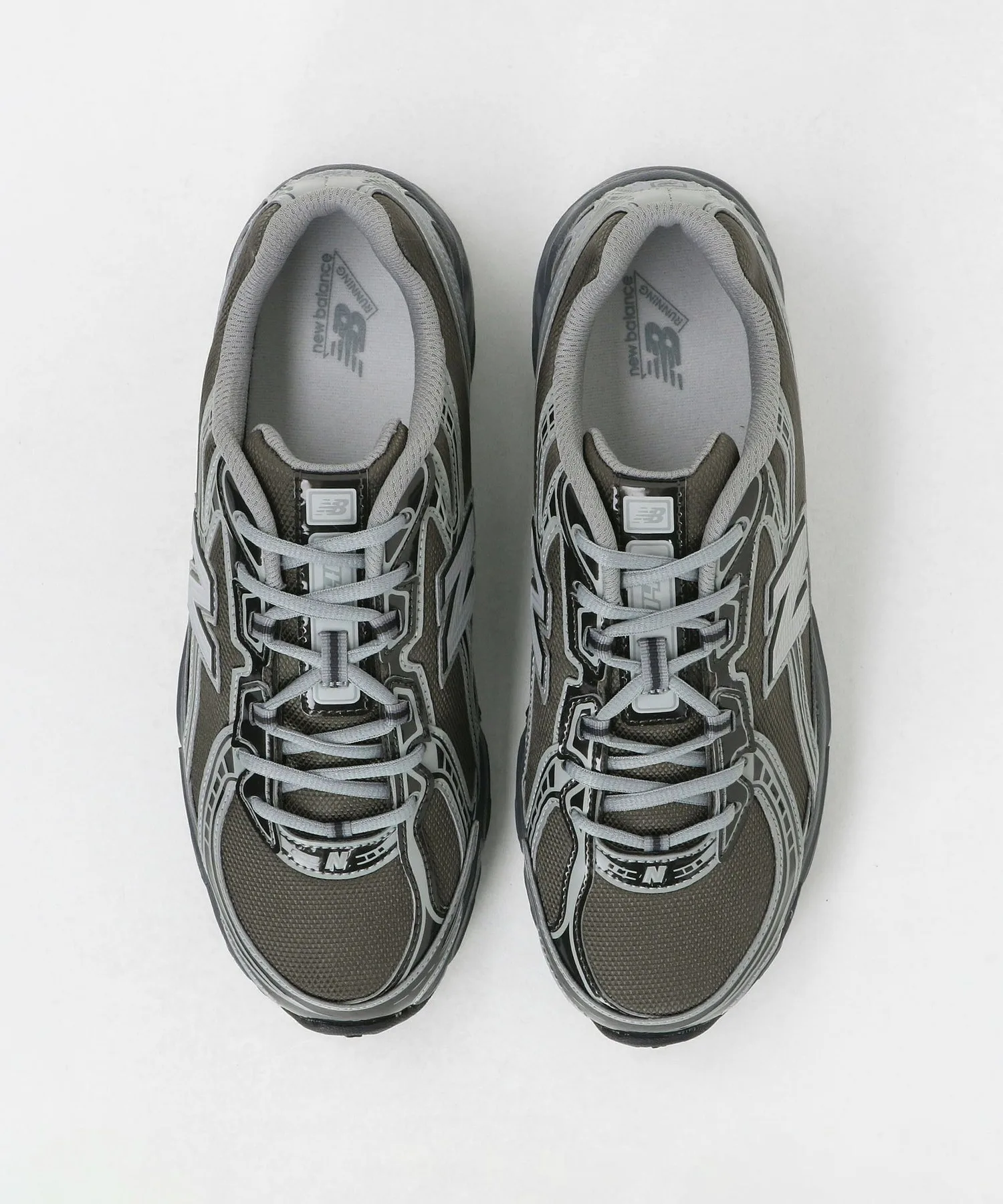 Мужские кроссовки с металлическим акцентом New Balance 740 серые — фото 4