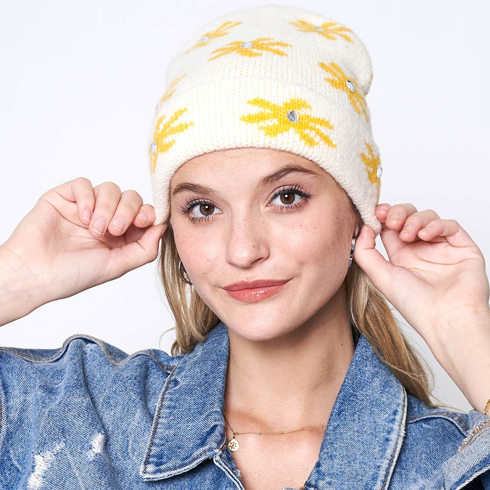 

Шапка-бини с цветком драгоценного камня FASHNZFAB, айвори