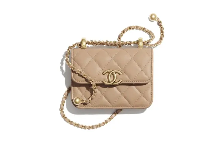 

CHANEL Женская сумка через плечо из телячьей кожи с металлическими деталями и кошельком для монет бежевого цвета