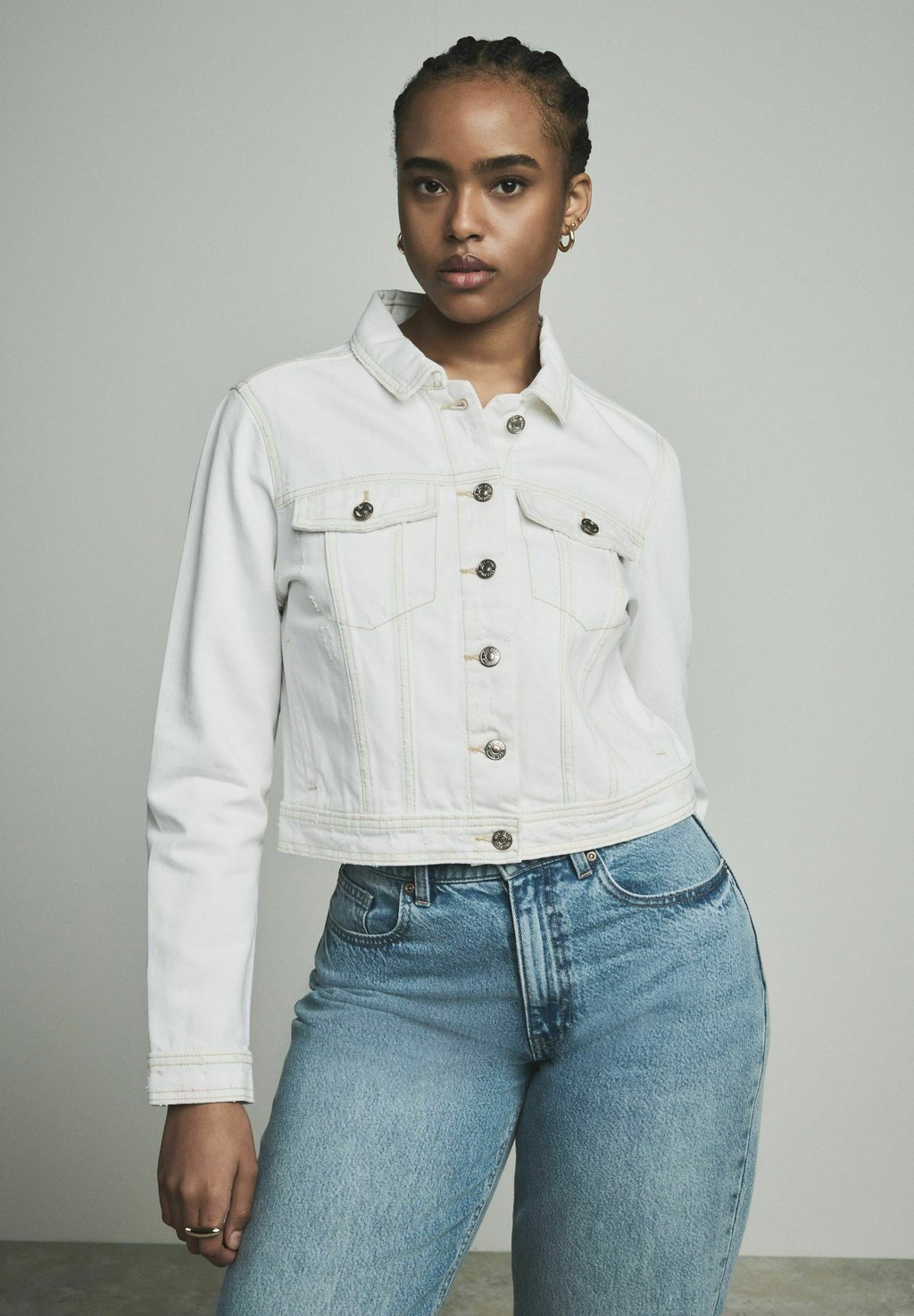 

Джинсовая куртка REGULAR FIT - FULLER BUST TRUCKER Next, белый