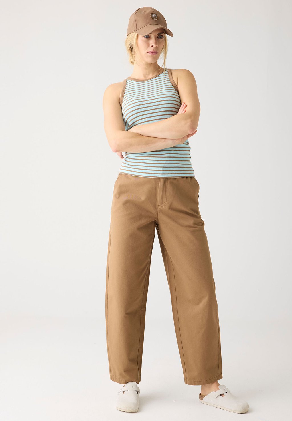 

Брюки CHLO BARREL MID-RISE KnowledgeCotton Apparel, коричневый