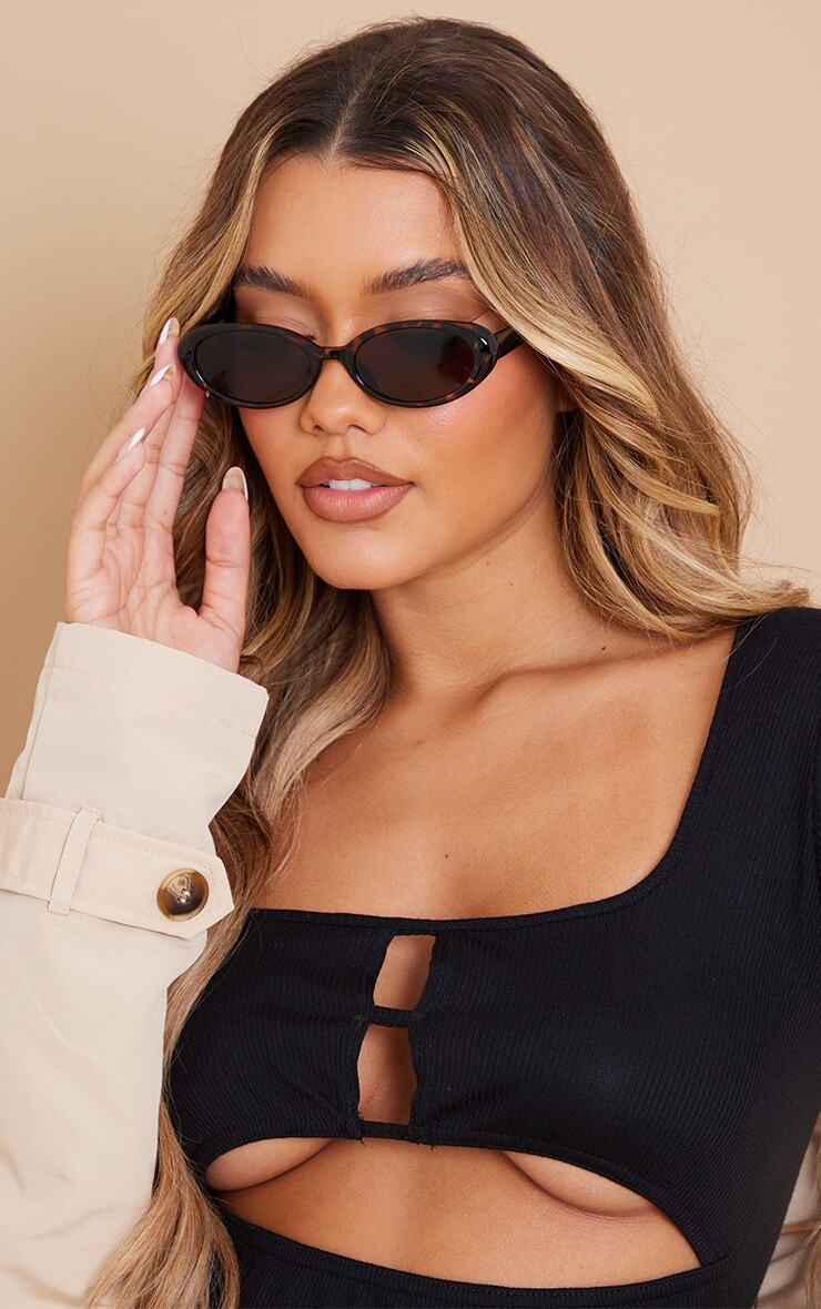 

PrettyLittleThing Маленькие овальные солнцезащитные очки черепаховой расцветки