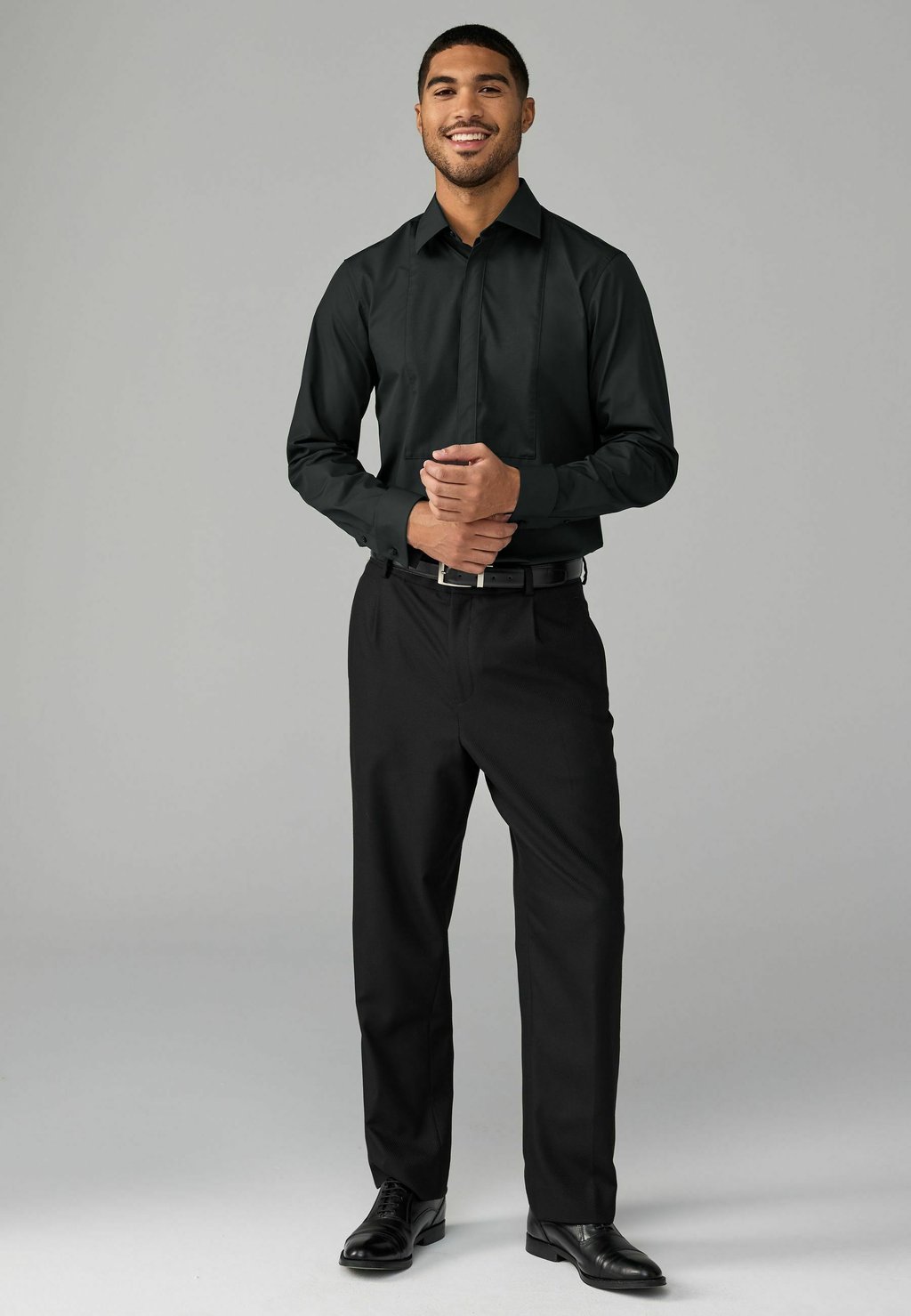 

Официальная рубашка REGULAR FIT TEXTURED DOUBLE CUFF CUTAWAY COLLAR Next, черный