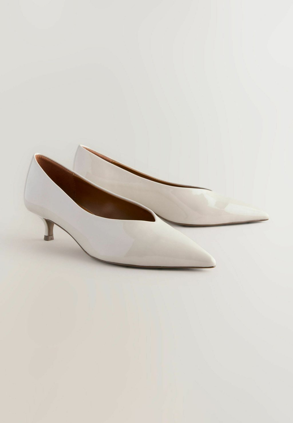 Классические туфли на каблуке STANDARD WIDE FIT - FOREVER COMFORT POINT TOE LOW KITTEN Next, цвет Mottled Beige — фото 2