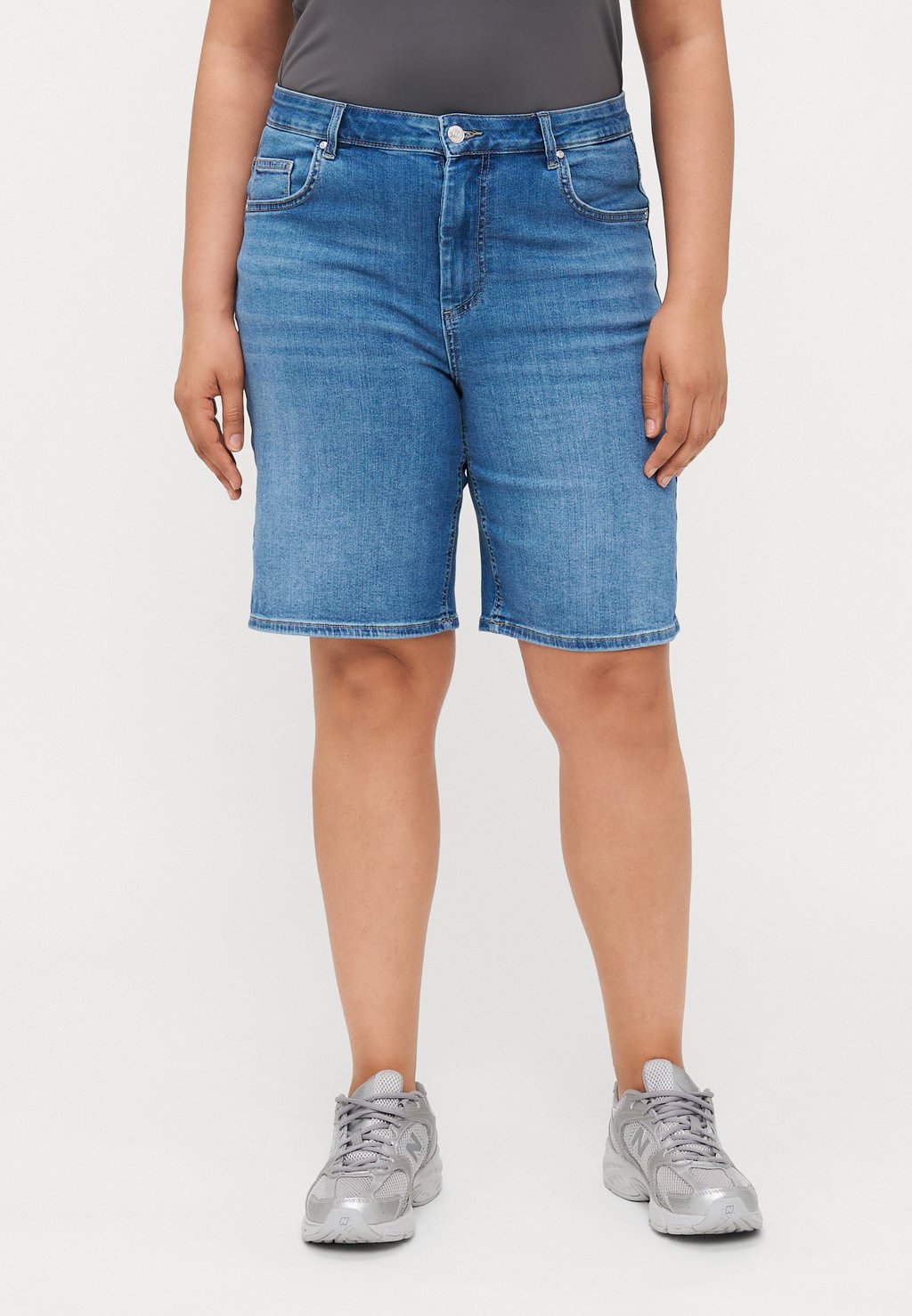 

Джинсовые шорты CARWILLY ONLY Carmakoma, цвет Medium Blue Denim