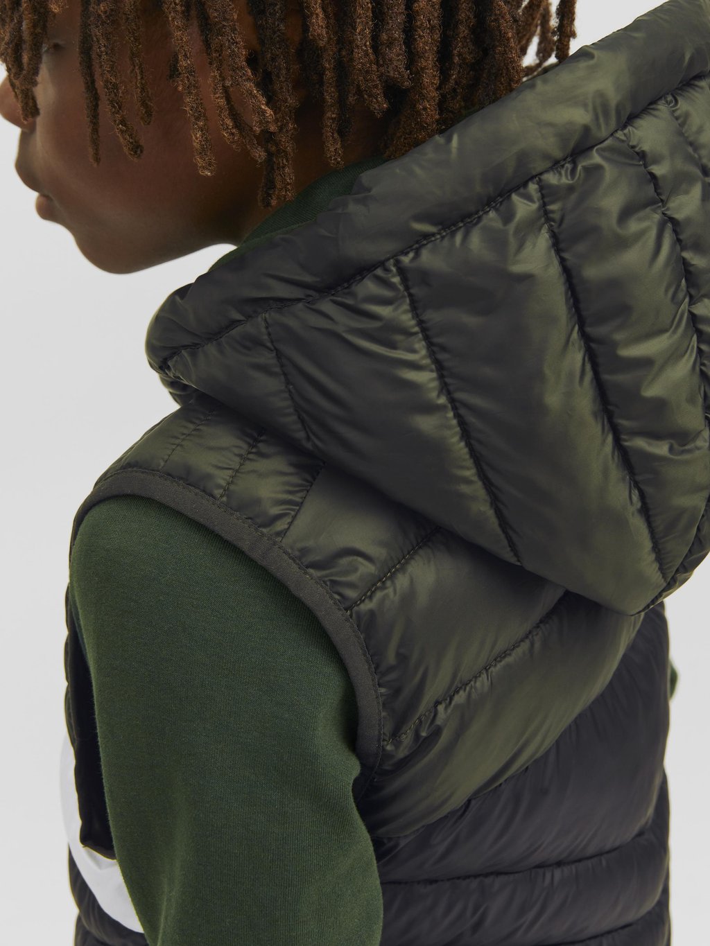 

Жилет JJEHERO BODYWARMER HOOD Jack & Jones Junior, темно-коричневый