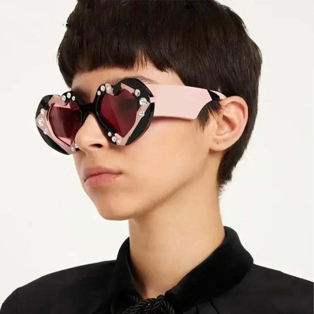 

Солнцезащитные очки в форме сердца в стиле панк для женщин, роскошные солнцезащитные очки со стразами, очки для вечеринок, уличная мода TYUVIVO, C8greenwhitegray