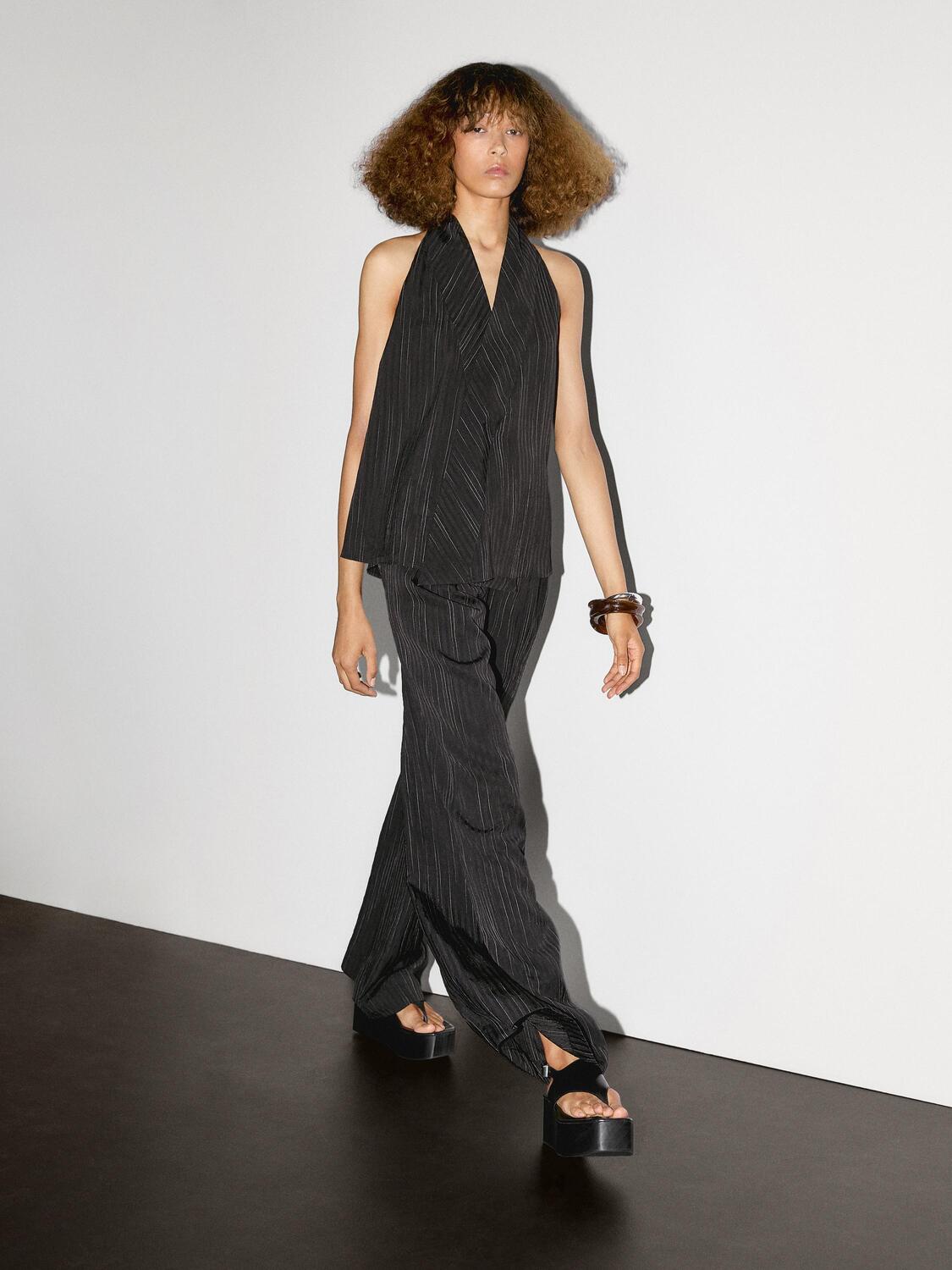 

Топ с бретельками через шею и полосатым принтом Massimo Dutti, черный