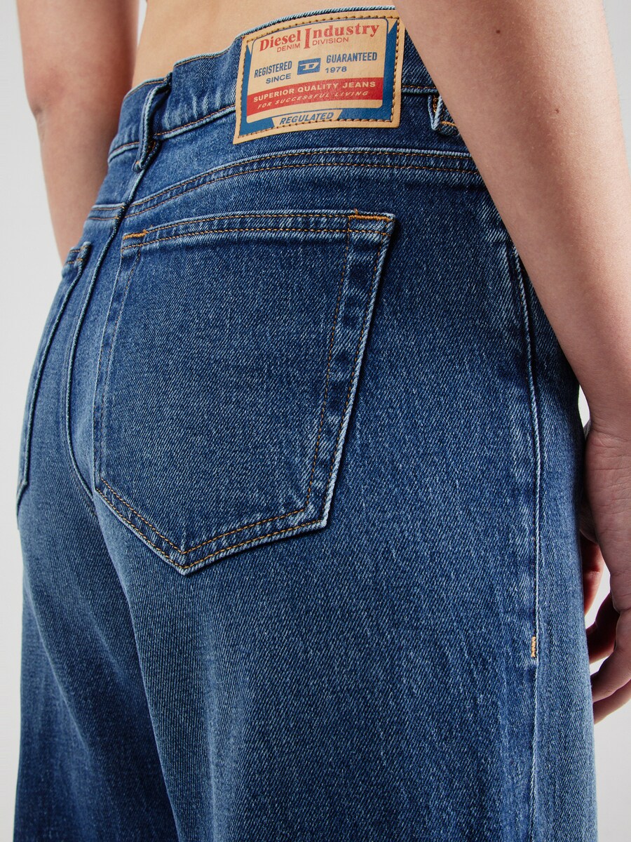 Джинсы DIESEL Wide leg Jeans 1978 D-AKEMI, цвет blue denim/dark blue — фото 3