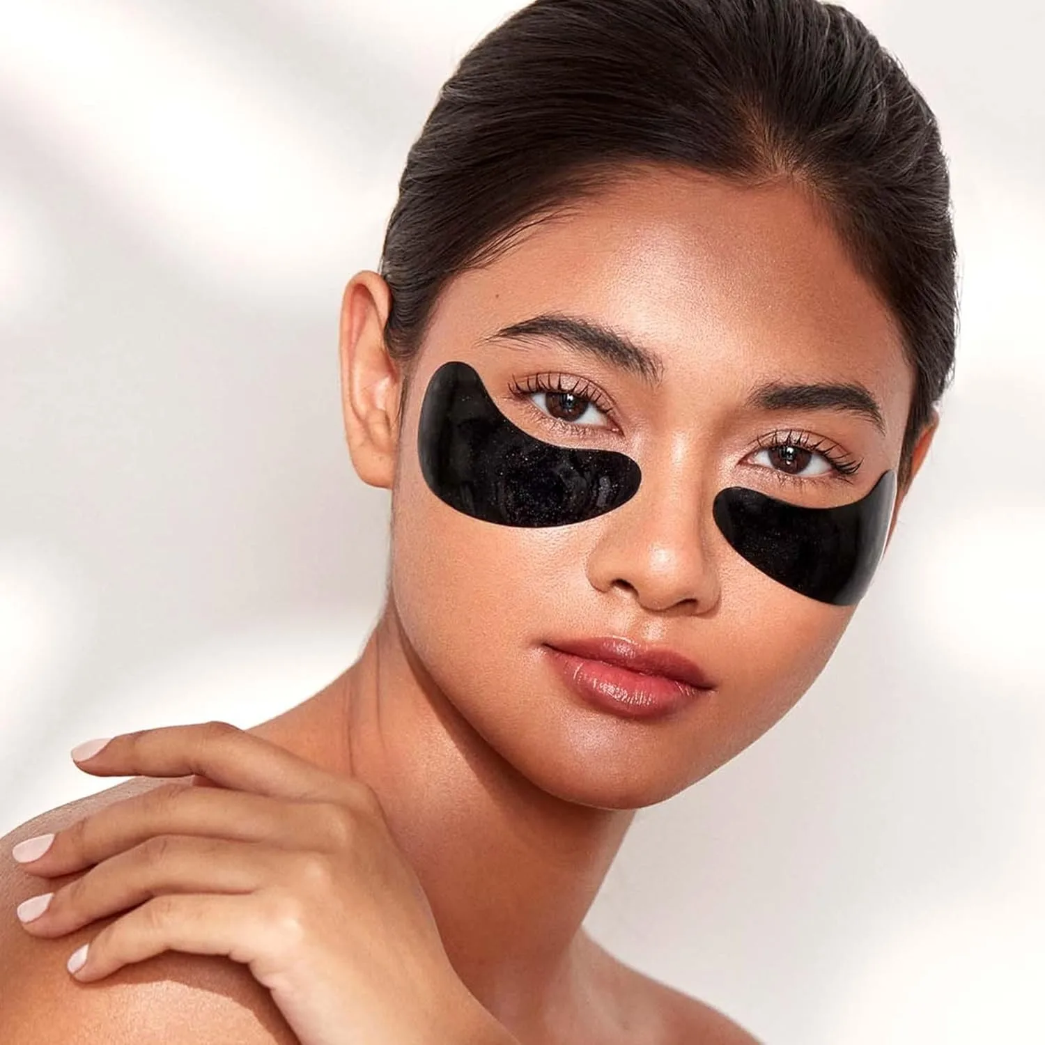 111SKIN Black Diamond Eye Mask, увлажняющие патчи для области под глазами против темных кругов с ретинолом, гиалуроновой кислотой и ниацинамидом, 8 пар 8 шт. (1 шт.), Black — фото 2