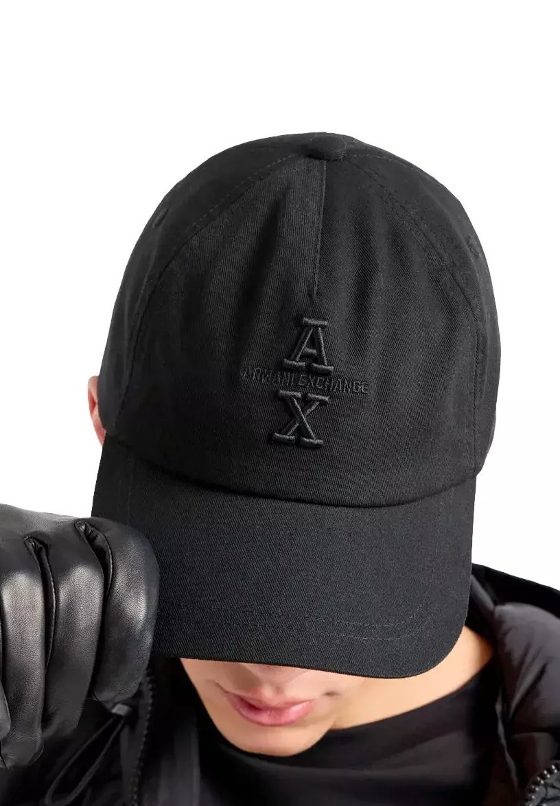 

Бейсболка Armani Exchange, черный