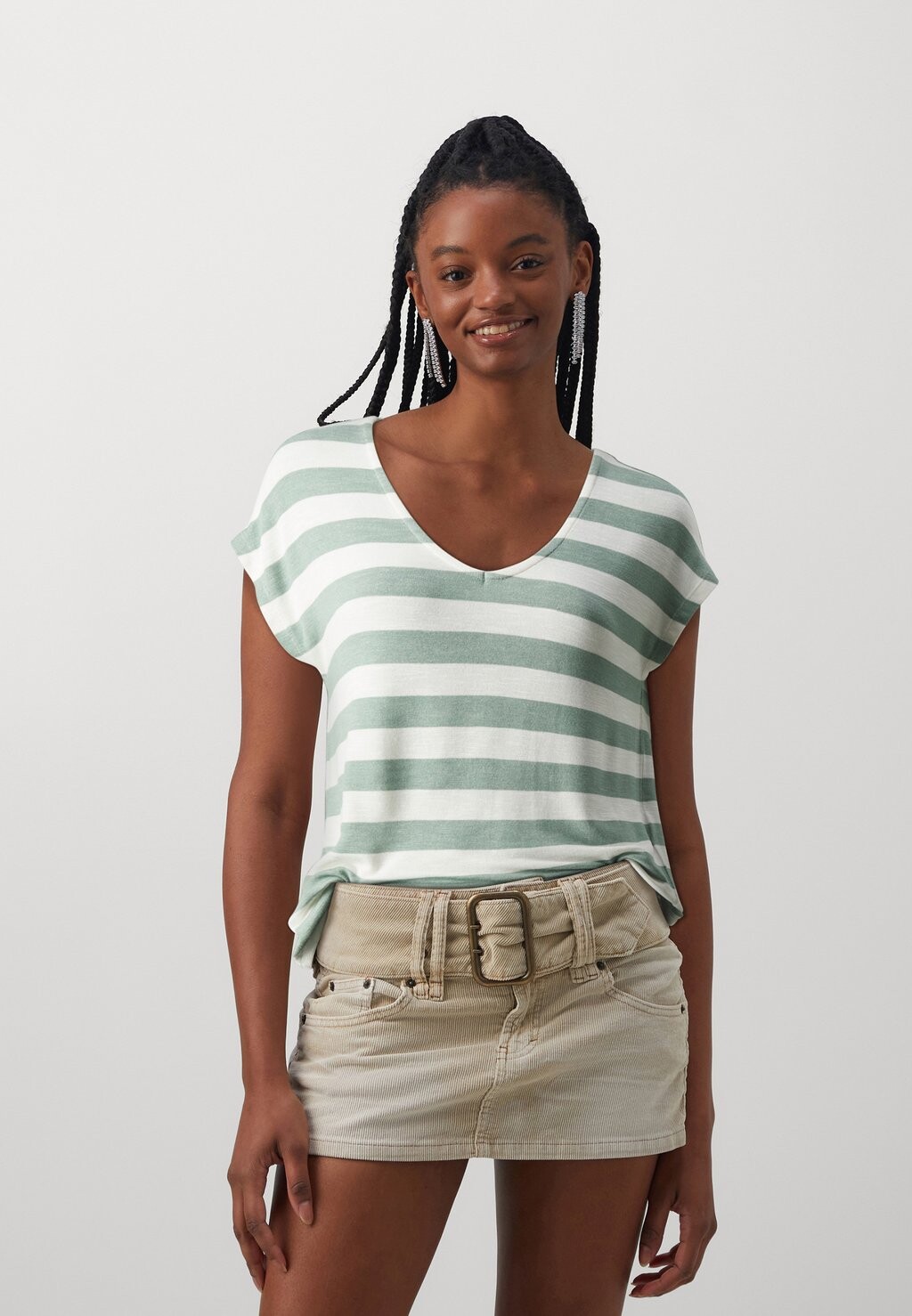 

Футболка с принтом ONLLIRA V NECK ONLY, зеленый