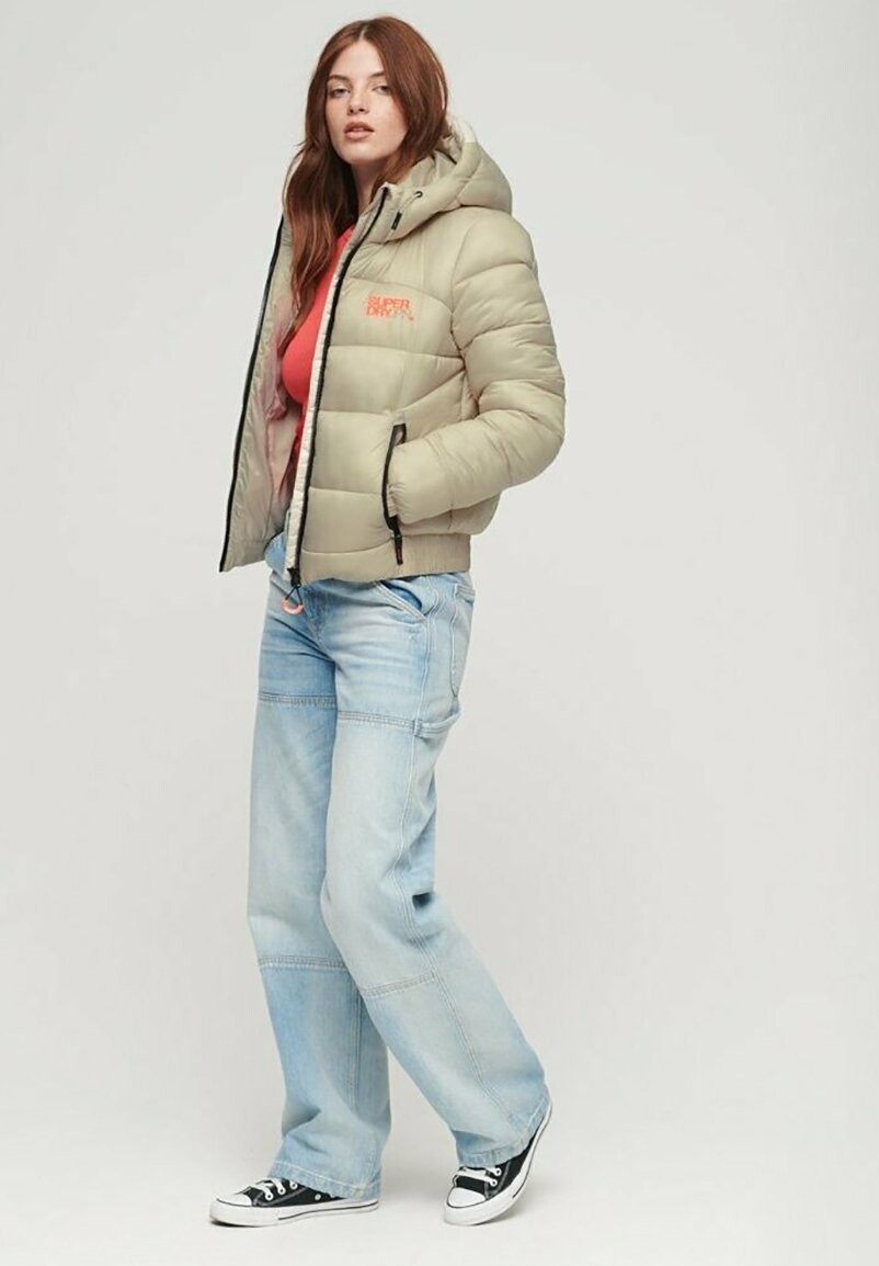 

Зимняя куртка Superdry СПОРТИВНЫЙ ПУФФ, цвет pelican beige