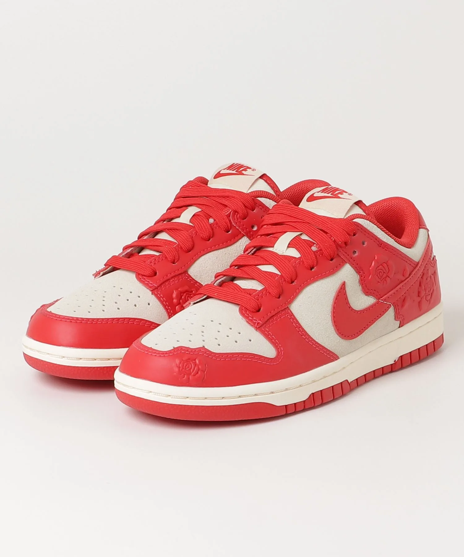 Женские кроссовки Nike WMNS DUNK LOW красные