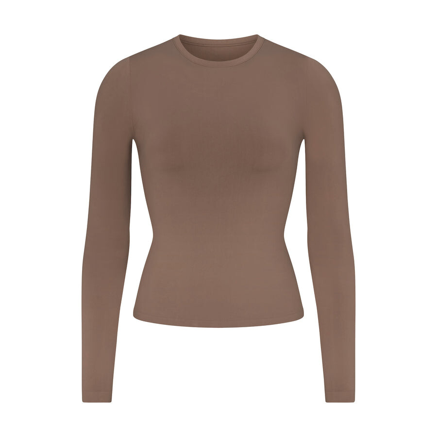 

Футболка с длинным рукавом SKIMS Soft Smoothing Seamless, цвет Truffle