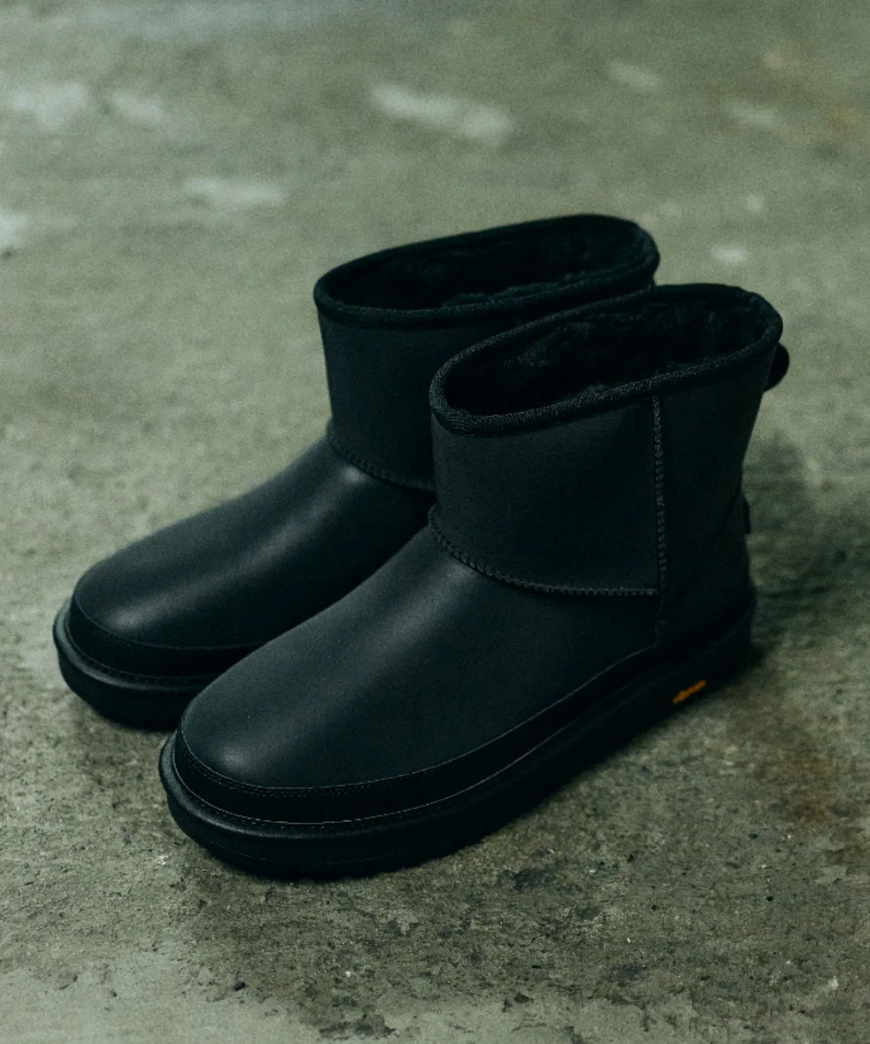 Ботинки классические рефлективные UGG Classic Mini Reflective 1171110-BRLC чёрные — фото 3