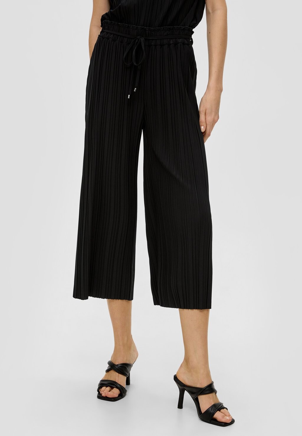 

Брюки LOOSE PLISSIERTE MIT WIDE LEG s.Oliver BLACK LABEL, цвет schwarz