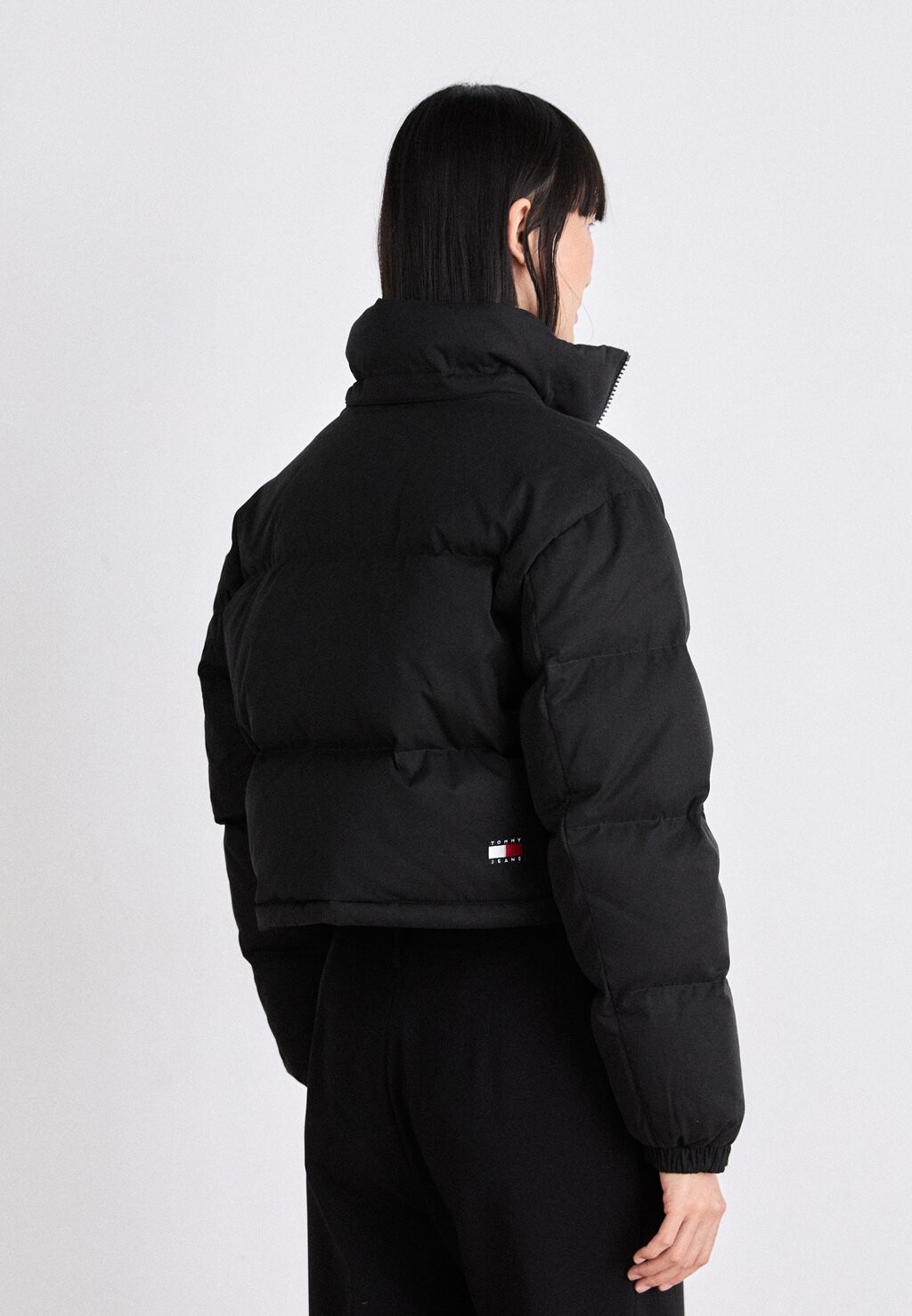 

Пуховик ALASKA HOOD Tommy Jeans, черный