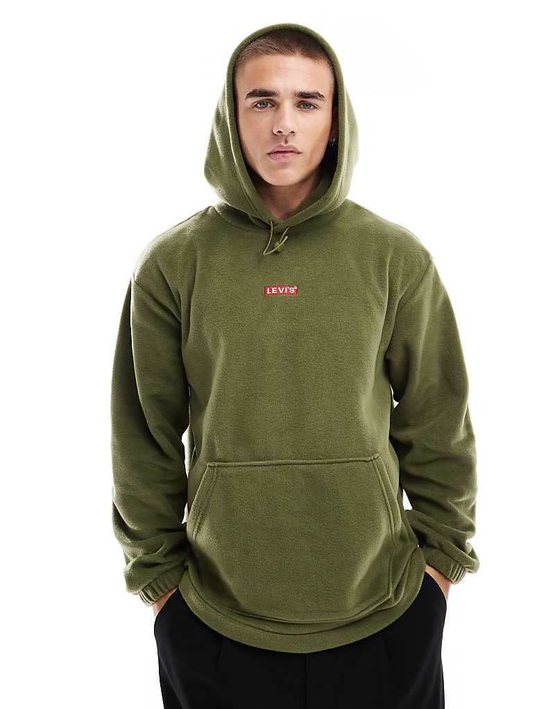 

Levi's — флисовая толстовка цвета хаки с логотипом в центре