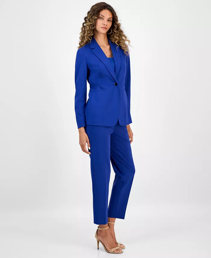 

Женский блейзер с вырезом лацкана и одной пуговицей, майка с круглым вырезом и компрессионные брюки прямого кроя с высокой талией Bar Iii, синий