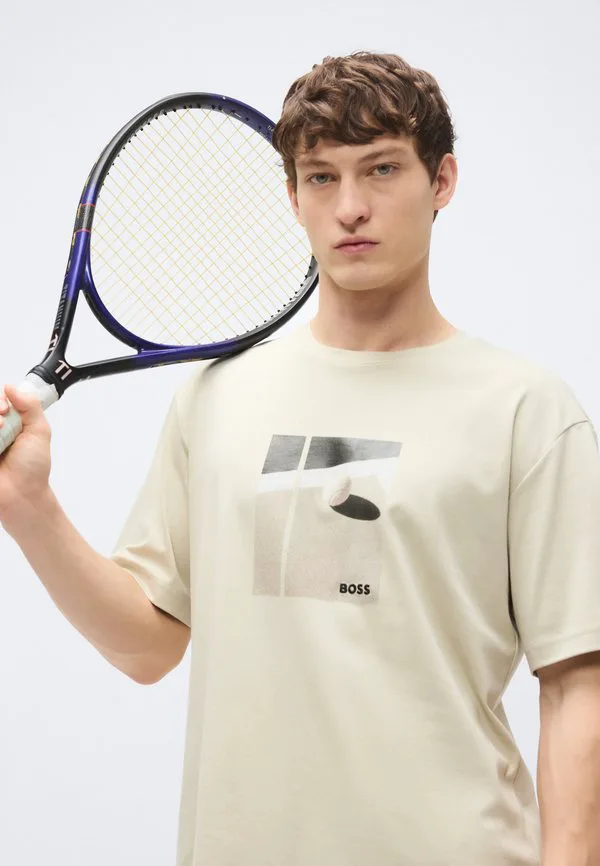 Присоединяйтесь к команде любителей футболок с расслабленным принтом! Boss, Light Beige — фото 4