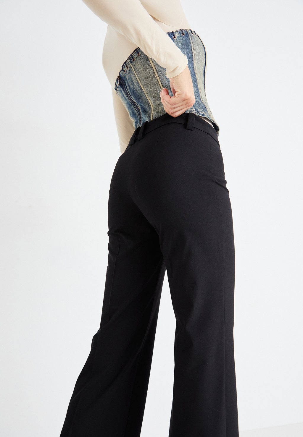 

Брюки KEEL LOW SUITING Weekday, черный