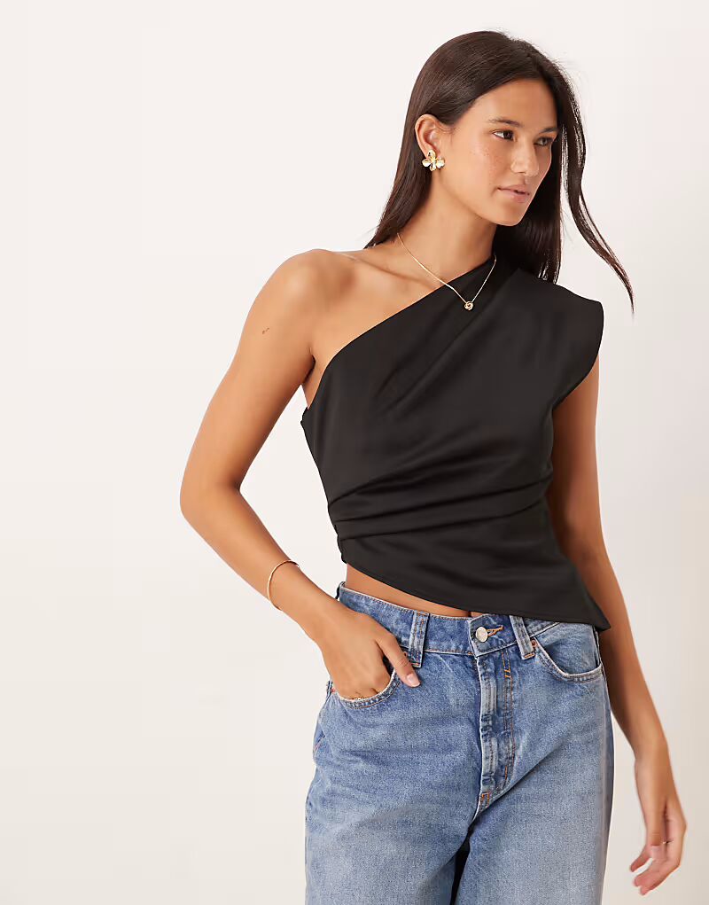 

Топ с асимметричным подолом на одно плечо и сборками, черного цвета Asos Design