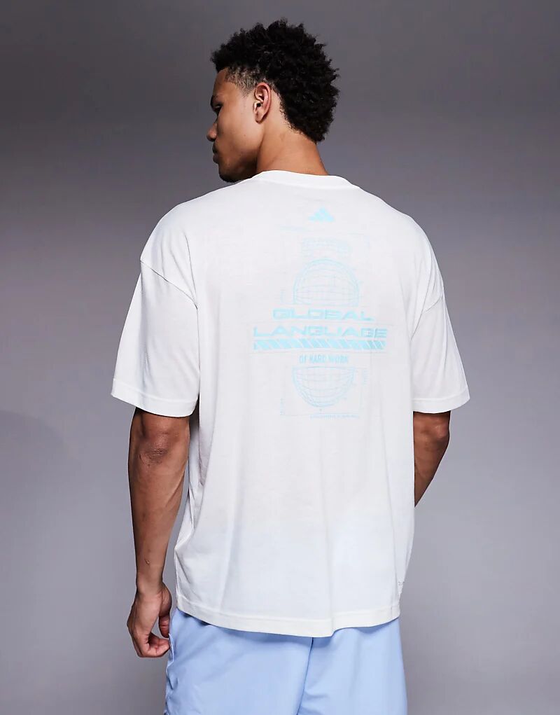 

Футболка Adidas Training с принтом глобуса на спине в цвете «кремовый»