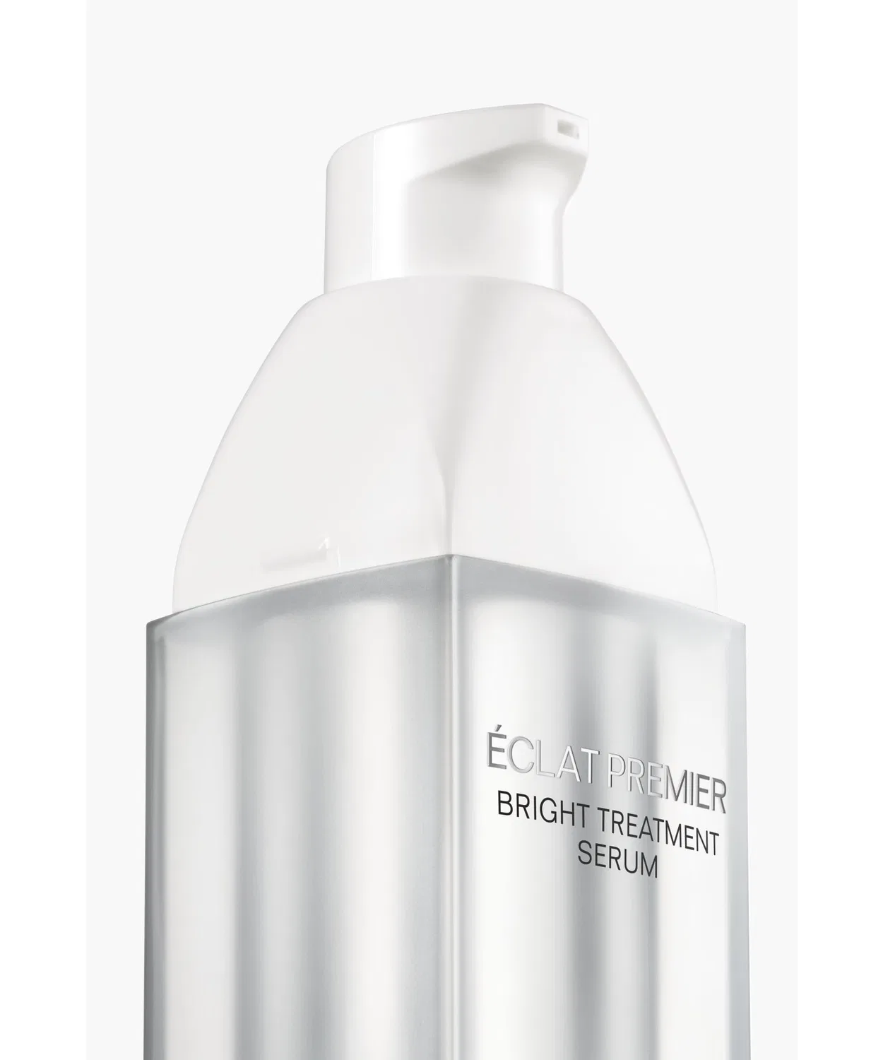 Сыворотка осветляющая Eclat Premiere Bright Treatment Serum CHANEL 30 мл — фото 2
